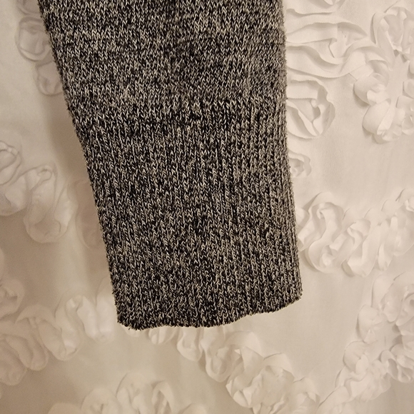 V- neck sweater - Picture 4 of 6